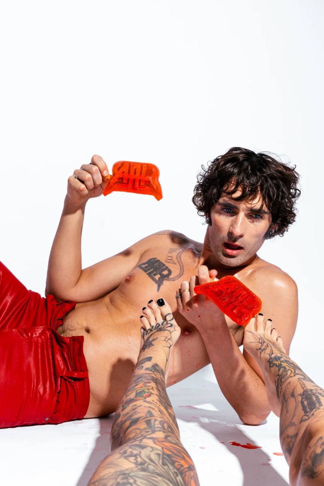 Vocalista da banda The All-American Rejects abre perfil em plataforma 18+