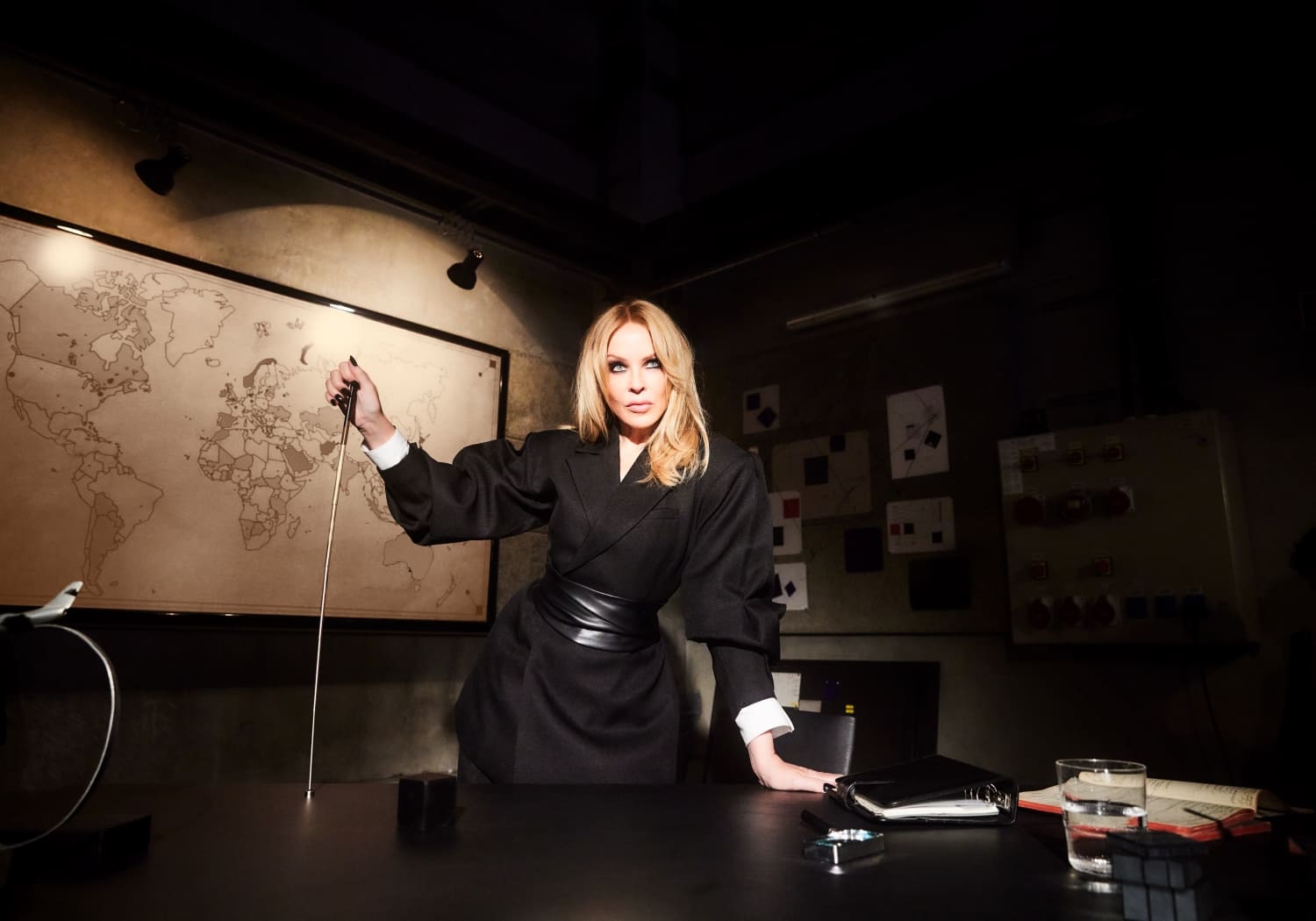 Kylie Minogue lança álbum com faixas inéditas e participações especiais; confira