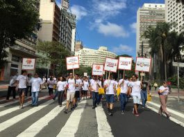 A Caminhada da AIDS deste ano é resultado de encontros entre o movimento LGBT e o movimento HIV/AIDS, que apontaram para a necessidade de se unirem a fim de fortalecer as políticas públicas de saúde. Foto: Caminhada 2017/PrefeituraSP