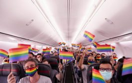 Companhia aérea Virgin realiza o primeiro "Voo do Orgulho"