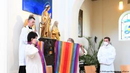 Mais de 100 padres alemães rechaçam Vaticano e abençoam uniões homoafetivas