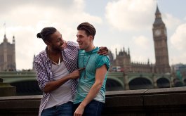 VisitBritain lança guia para inspirar viagens LGBTQIA+ à Grã-Bretanha