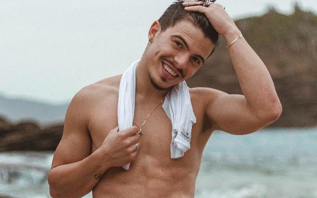 Thomaz Costa publica nude no Instagram e é banido da plataforma