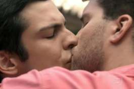 Mateus Solano diz que Globo queria vetar beijo gay em Amor à Vida