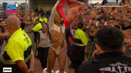 Pabllo Vittar faz campanha para Lula durante show no Lollapalooza e grita "Fora, Bolsonaro"