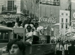Parada LGBT+ de Londres comemora 50 anos percorrendo o trajeto realizado em 1972