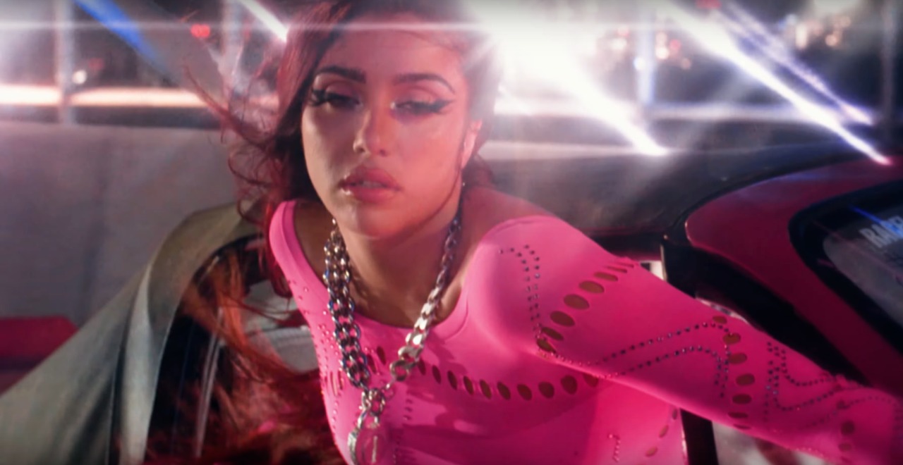 Lourdes Leon, filha de Madonna, lança seu primeiro videoclipe "Lock&Key"