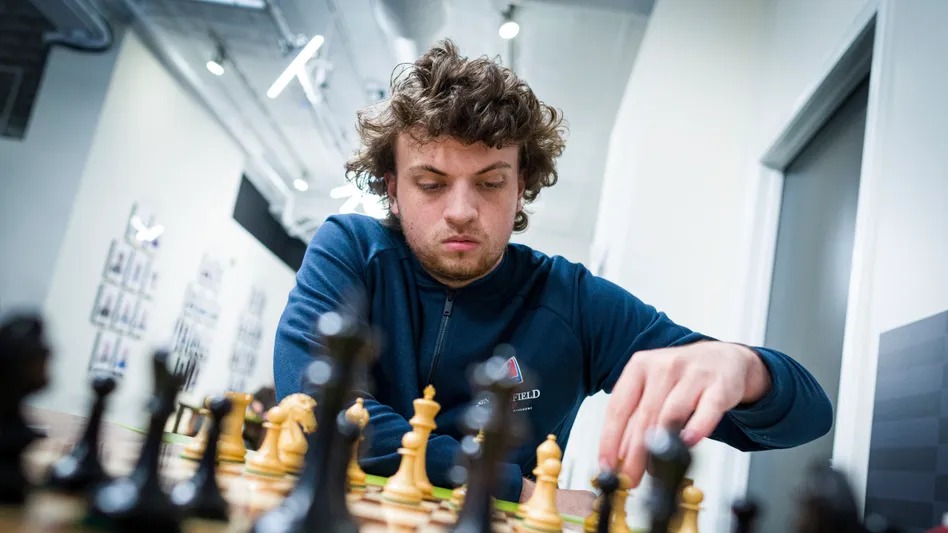 Jovem é acusado de usar brinquedo íntimo para vencer partida de Xadrez nos  EUA